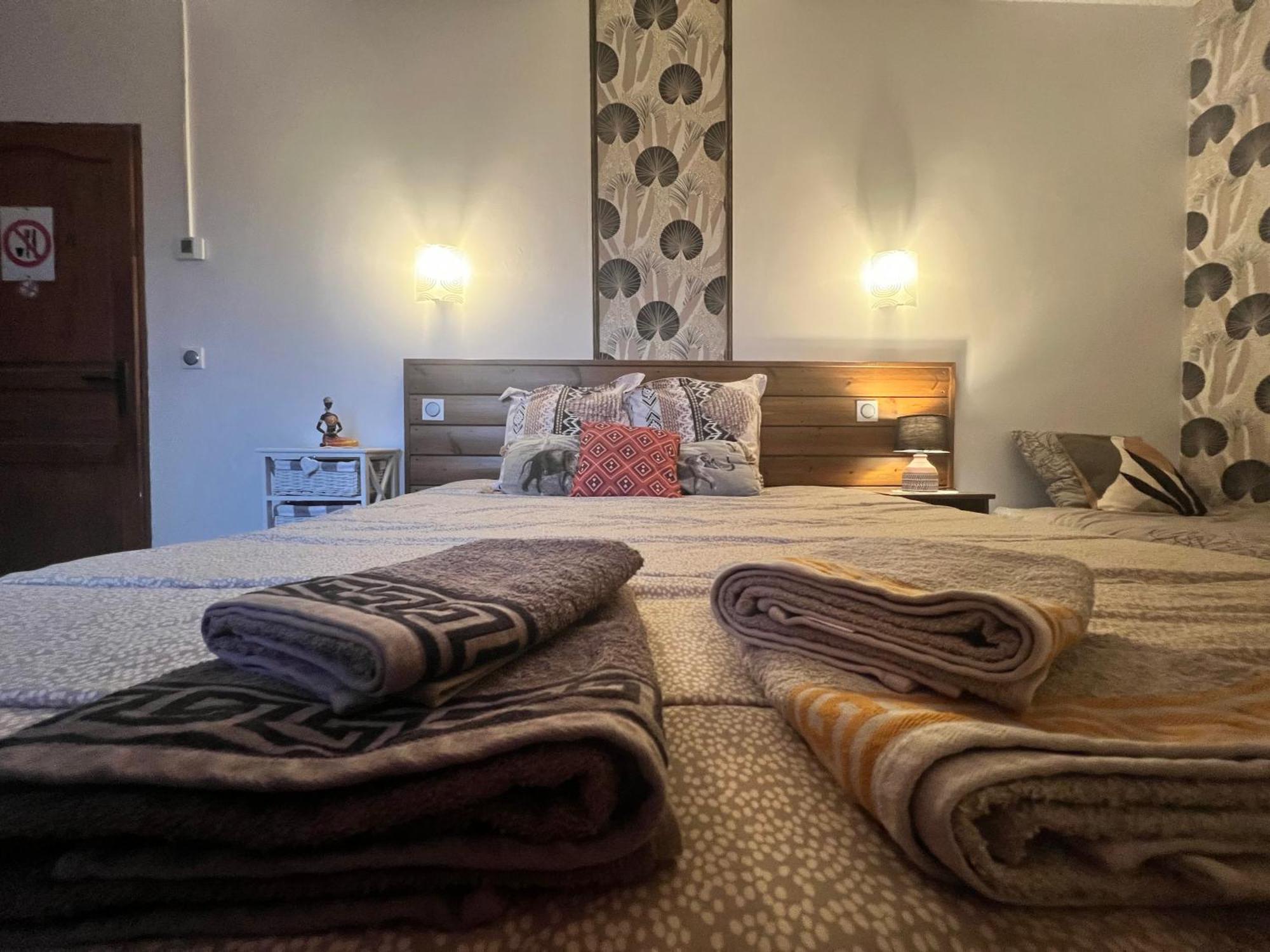 Chambres D'Hotes Le Saint Victor - Provence, Vaucluse Pernes-les-Fontaines Bagian luar foto